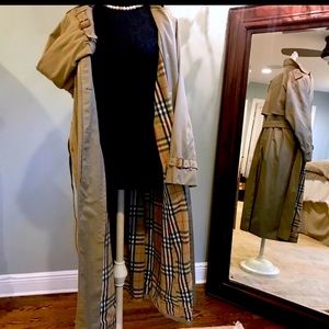 SOLD ‼️Burberry coat as new.